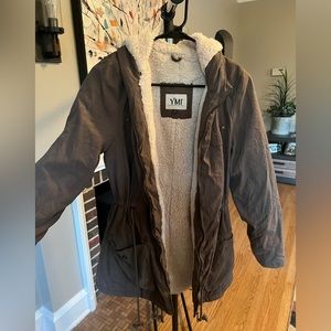 Dark olive green winter jacket. Size large.